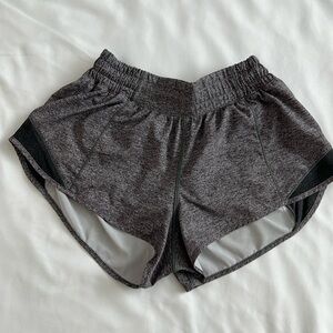 Lululemon Hotty Hot women’s low rise shorts. 2.5” Size 4. Two toned Heather Gray